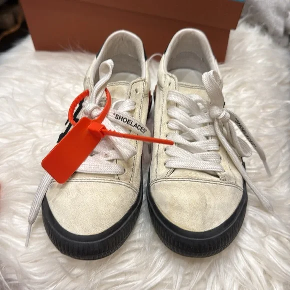 Off-White Sneakers - Picture 3 of 4